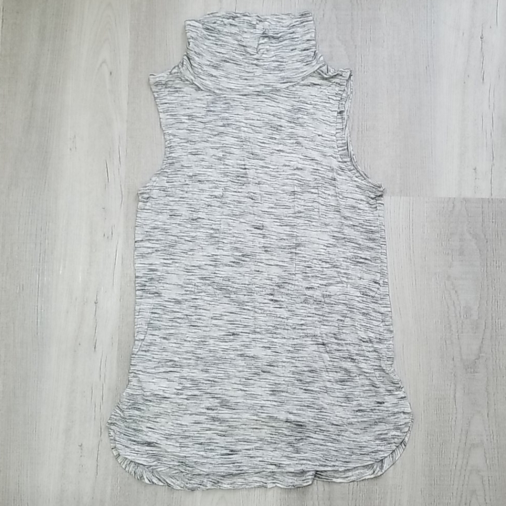 LOFT grey top